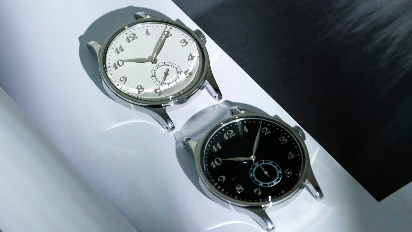 Contact Horologically Unique